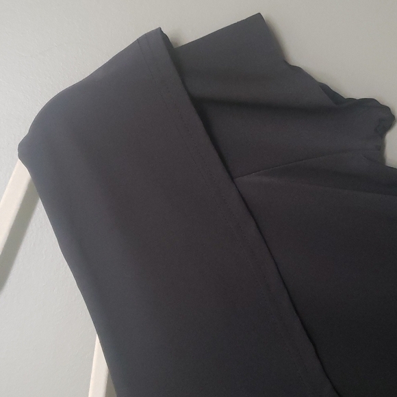 Lily by Firmiana top women’s size medium black blouse 5% spandex 95% polyester - Picture 8 of 12